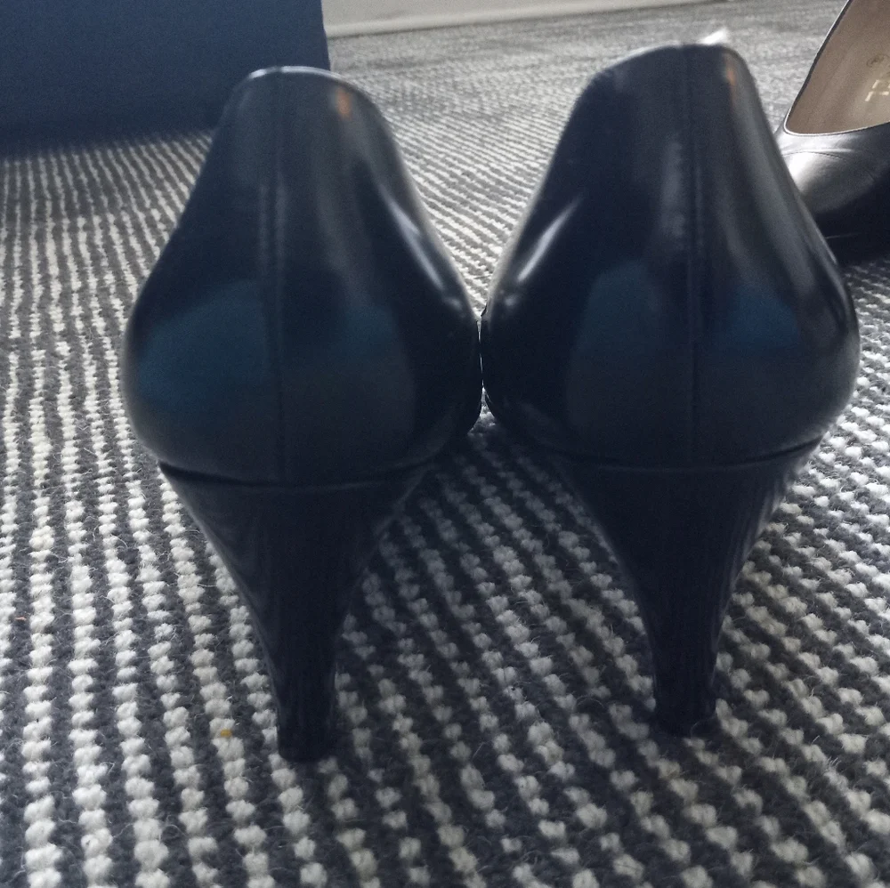 PRADA, Black Leather Pump No Box-Size-40 (US sz. 9 1/2) - Picture 3 of 4